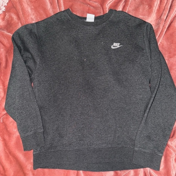 Nike Tops - Nike crew neck